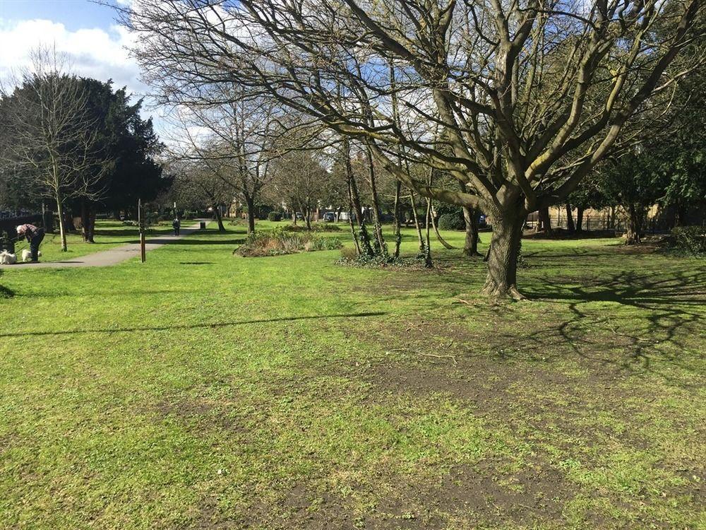 Acton Hill Hotel Ealing Bagian luar foto