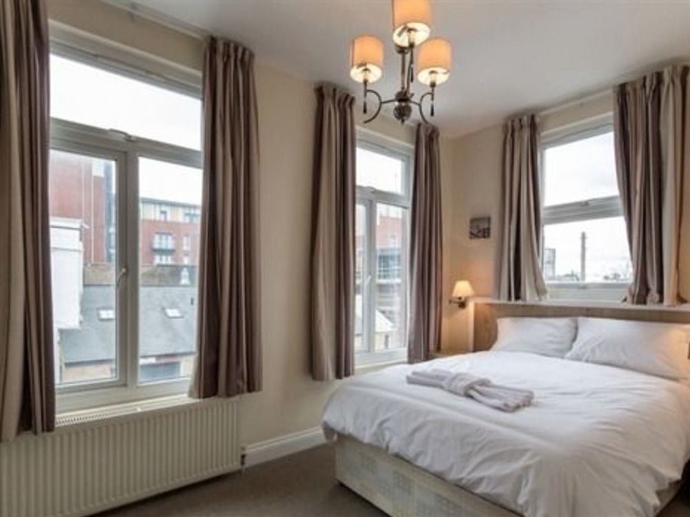 Acton Hill Hotel Ealing Bagian luar foto
