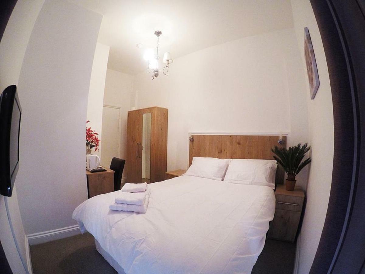 Acton Hill Hotel Ealing Bagian luar foto