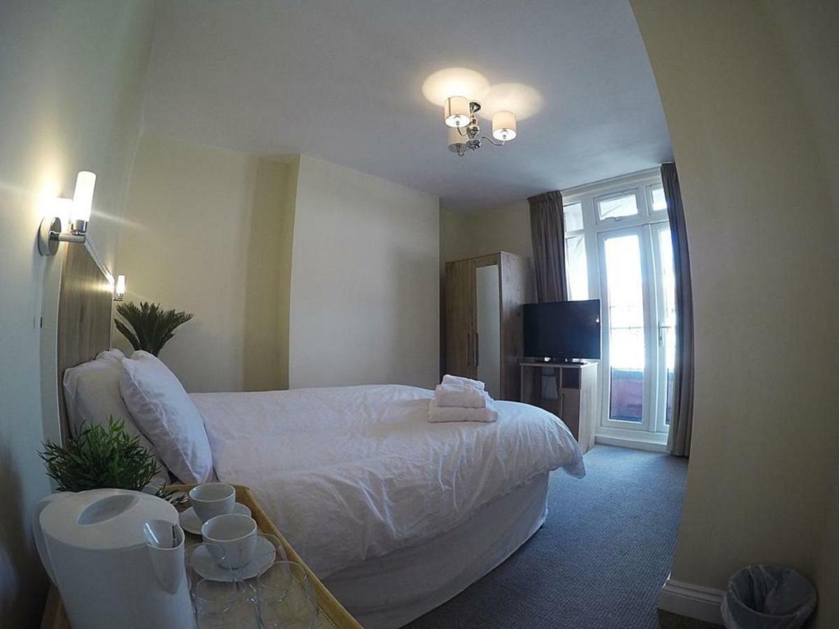 Acton Hill Hotel Ealing Bagian luar foto