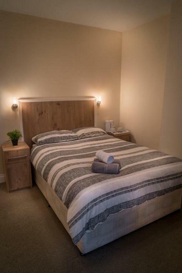 Acton Hill Hotel Ealing Bagian luar foto