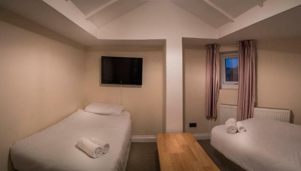 Acton Hill Hotel Ealing Bagian luar foto