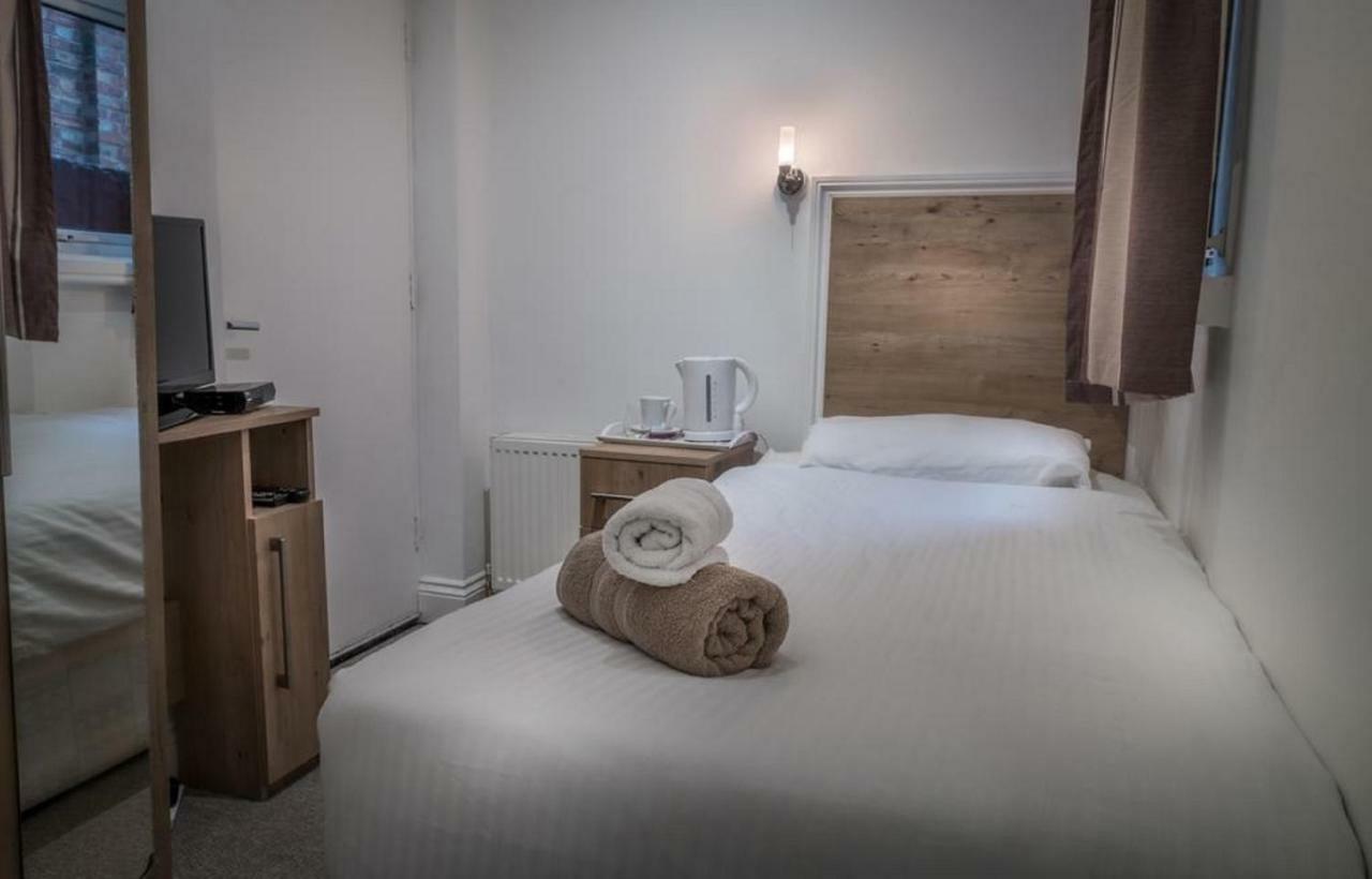 Acton Hill Hotel Ealing Bagian luar foto