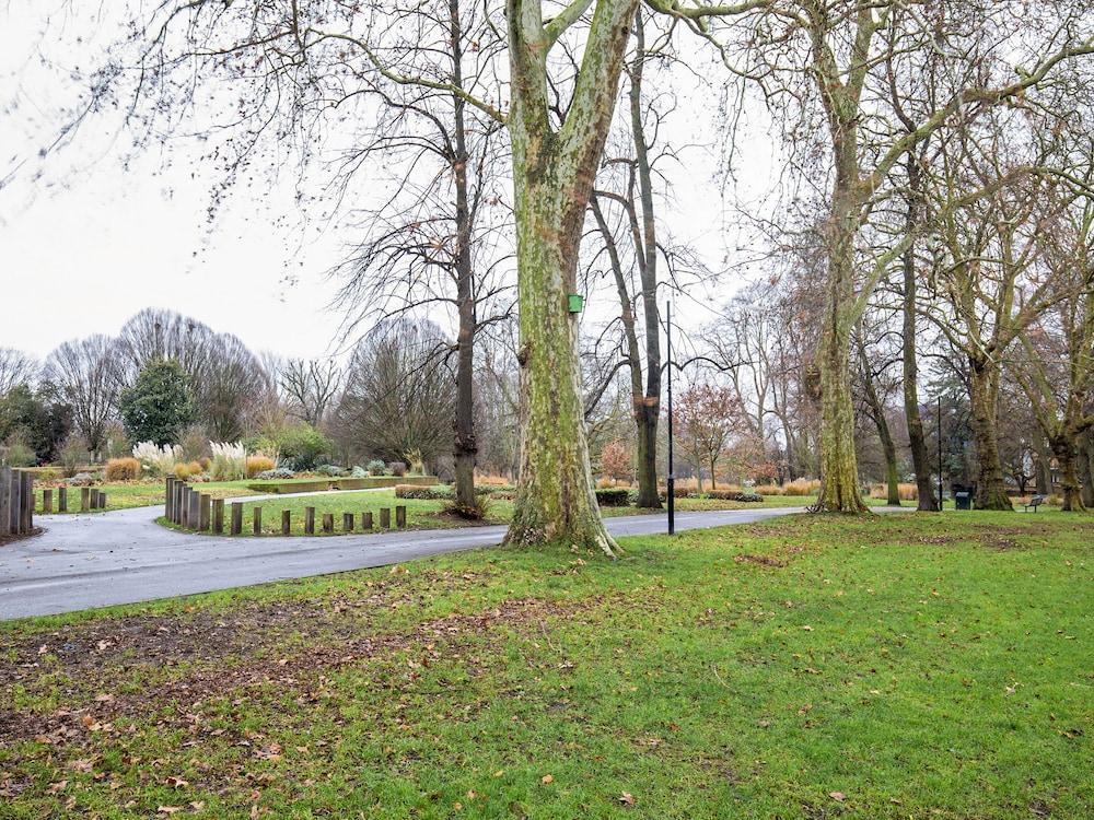 Acton Hill Hotel Ealing Bagian luar foto