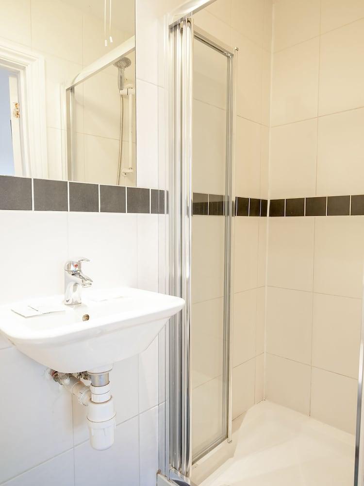 Acton Hill Hotel Ealing Bagian luar foto